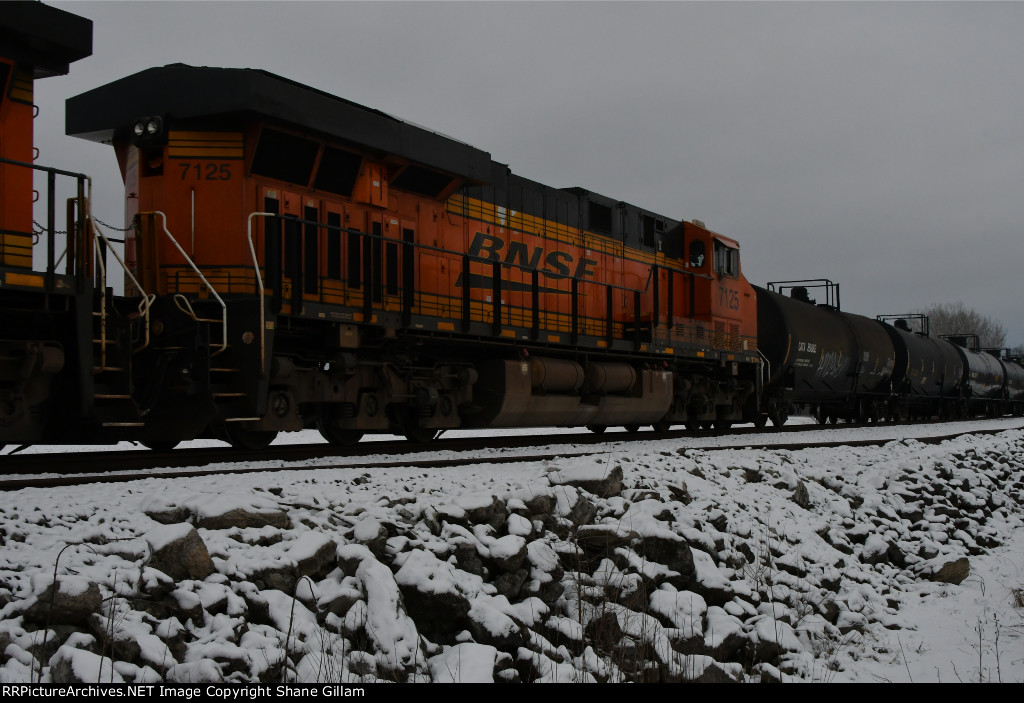 BNSF 7125 Roster shot.